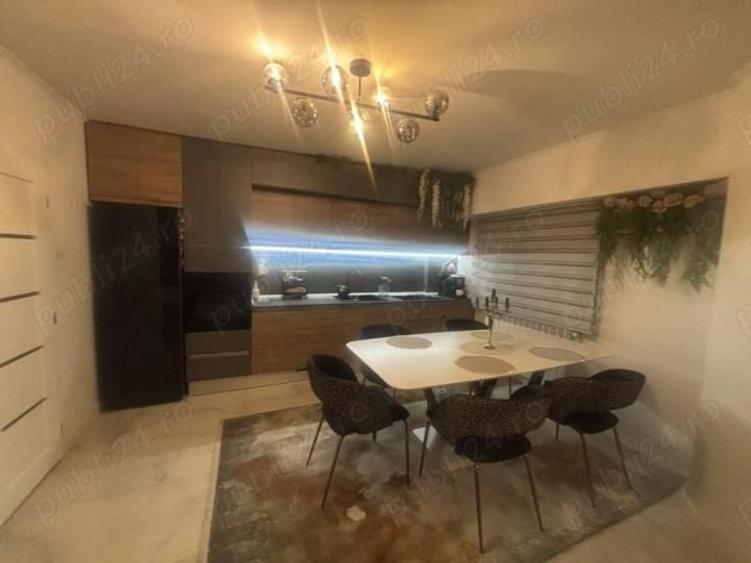 Apartament cu 3 camere decomandat, mobilat în Trocadero