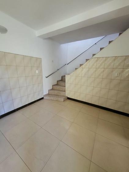 Casă individuală cu 6 camere cu Canalizare în Vatra Luminoasă