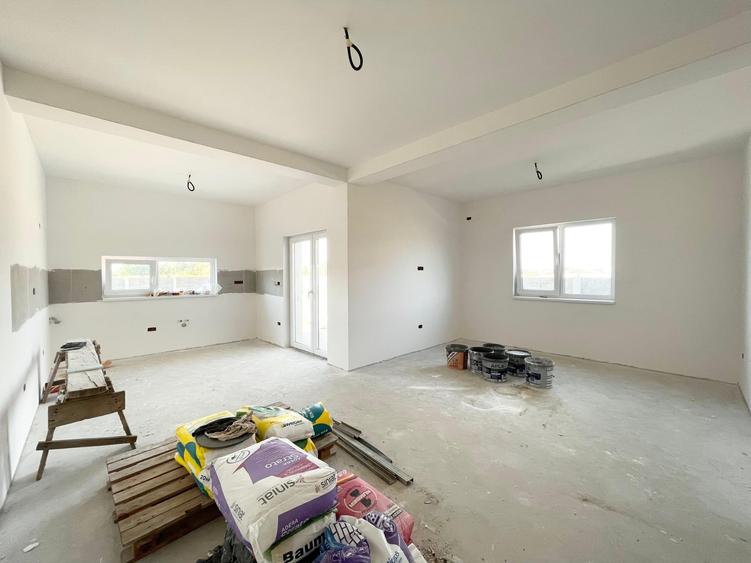 Duplex cu 4 camere cu Canalizare în Moșnița Nouă