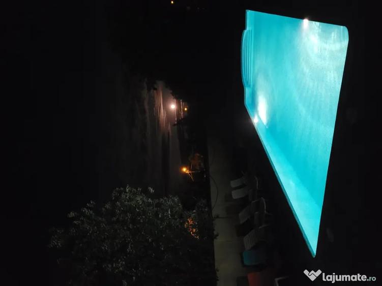Casă cu 5 camere în Exterior Vest
