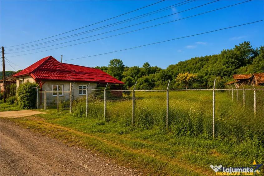 Casă cu 3 camere cu Teren 2700 Mp în Sânmărghita