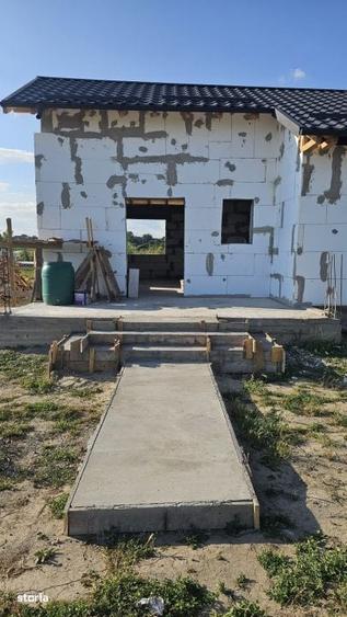 Casă cu 4 camere cu Teren 402 Mp în Ișalnița