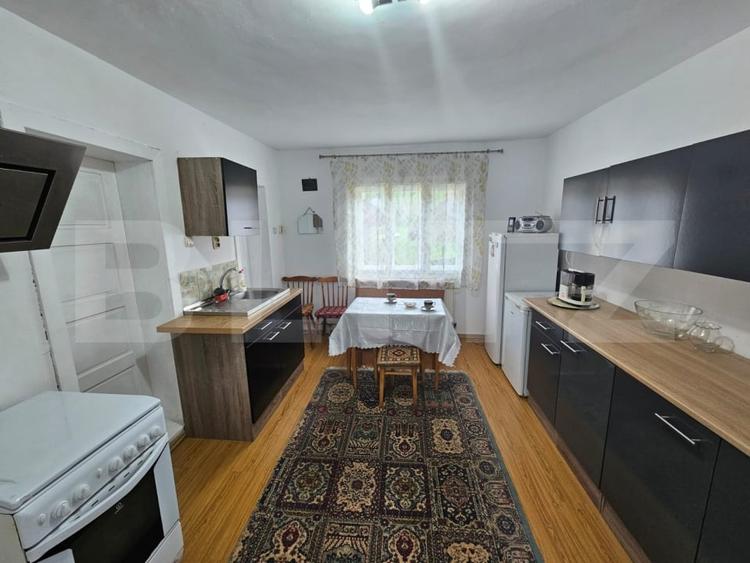 Casă individuală cu 4 camere cu Canalizare în Câmpeni