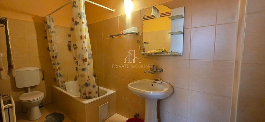 Casă individuală cu 5 camere cu Canalizare în Central