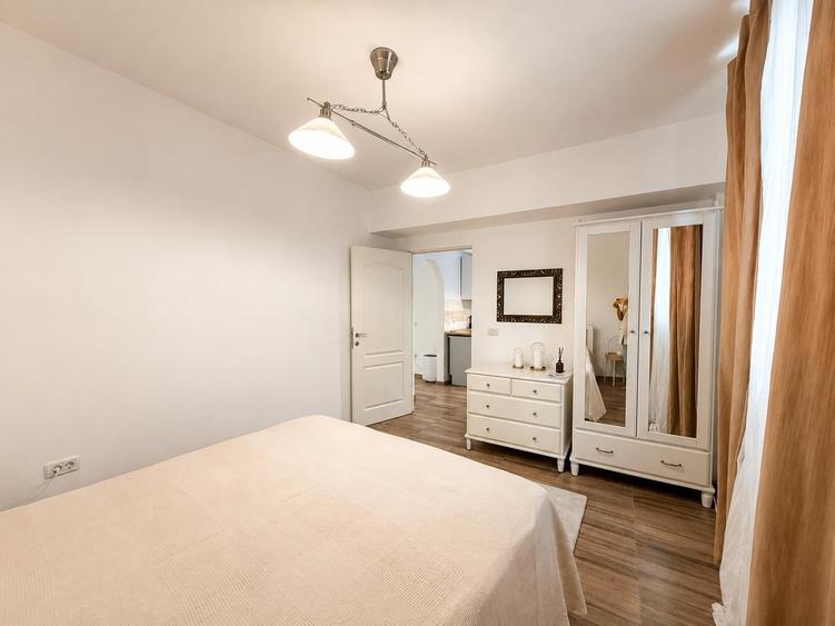 Apartament cu 2 camere semidecomandat, mobilat în P-ța Victoriei