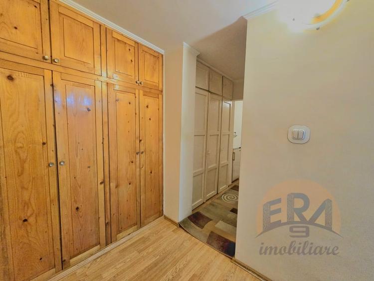 Apartament cu 3 camere decomandat, mobilat în Nufărul
