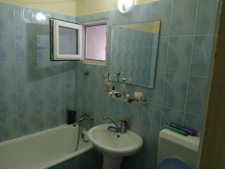 Apartament cu 3 camere în Baba Novac