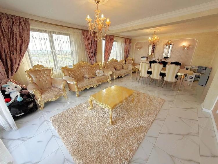 Apartament cu 5 camere decomandat în Craiovița Nouă