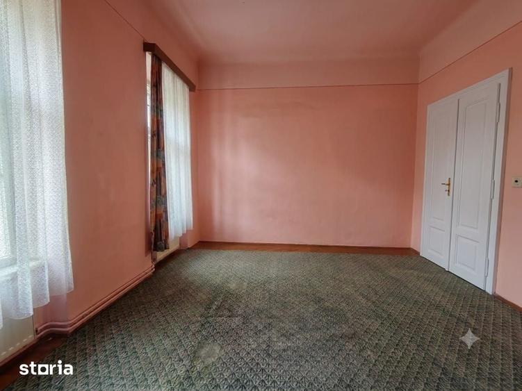 Apartament cu 3 camere semidecomandat în Central