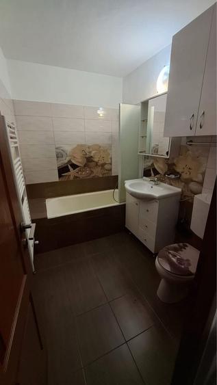 Vand aprtament cu 2 camere, decomandat, zona foarte buna - 7