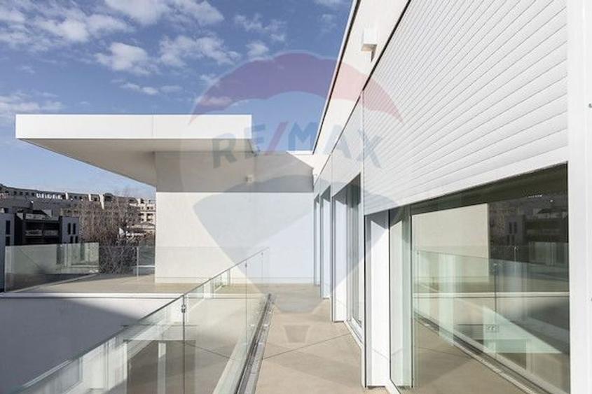 Penthouse cu 4 camere decomandat în Ultracentral
