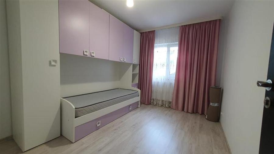 Apartament cu 3 camere decomandat în Burdujeni