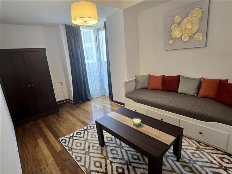 Apartament cu 5 camere decomandat, mobilat în Herăstrău