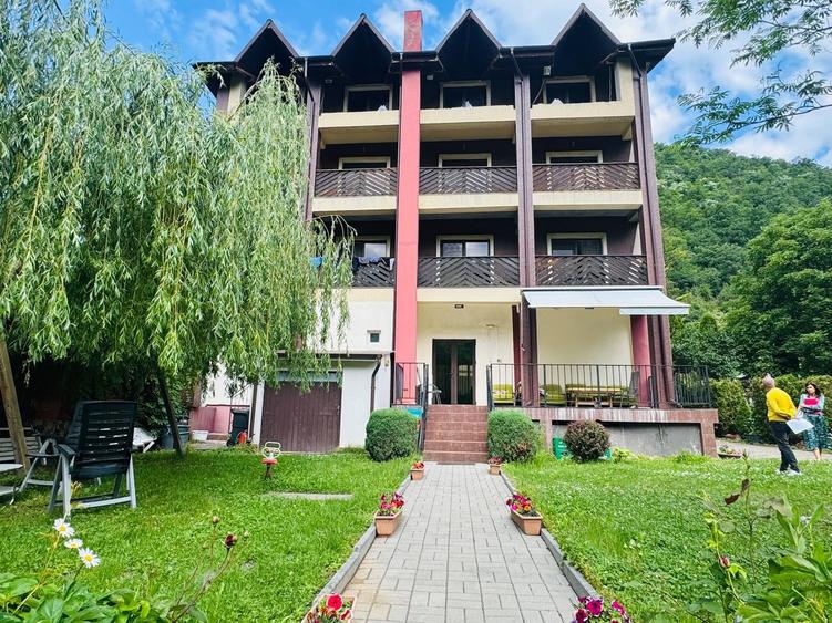 Hotel/Pensiune, de 1,900 mp, în Exterior Sud