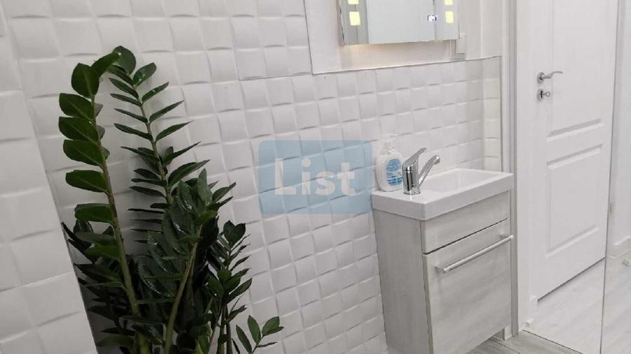 Casă cu 6 camere cu Teren 1216 Mp în Episcopia Bihorului