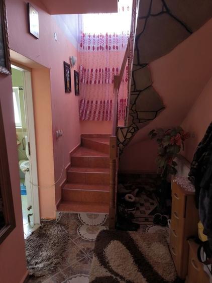 Casă cu 4 camere în Vetiș