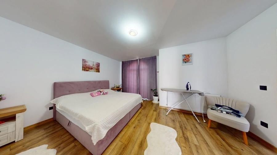 Casă individuală cu 4 camere cu Canalizare în Cristian