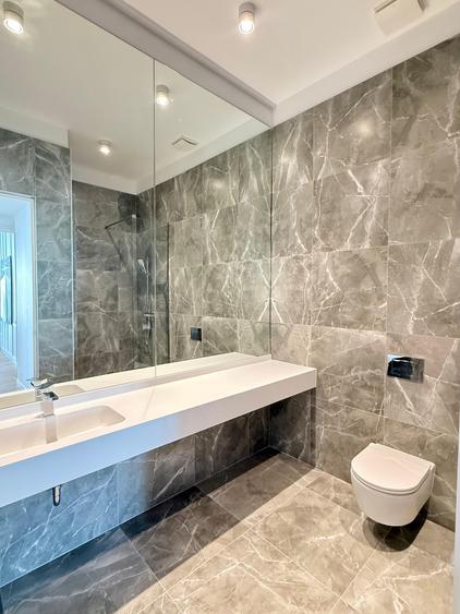 Penthouse cu 4 camere semidecomandat în 13 Septembrie
