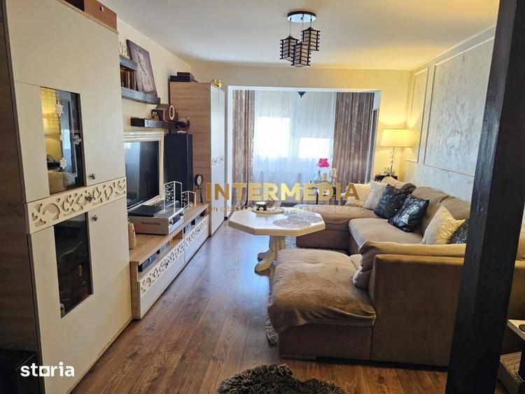 Apartament cu 3 camere decomandat în Cetate