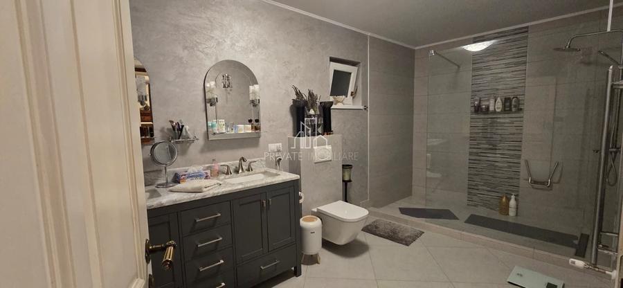 Casă individuală cu 7 camere cu Canalizare în Hetiur