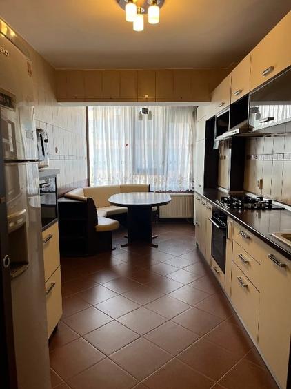 Apartament cu 2 camere decomandat, mobilat în