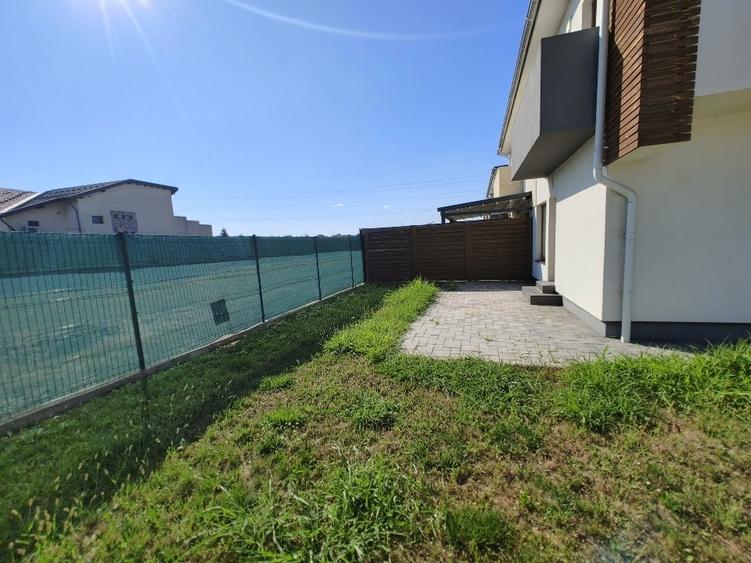 Duplex cu 4 camere cu Canalizare în Bucov