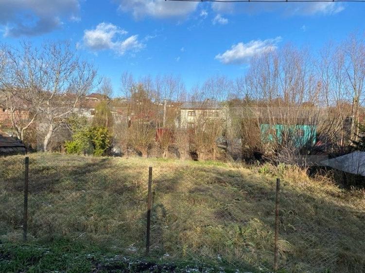 Casă individuală cu 3 camere cu Teren 1048 Mp în Siret