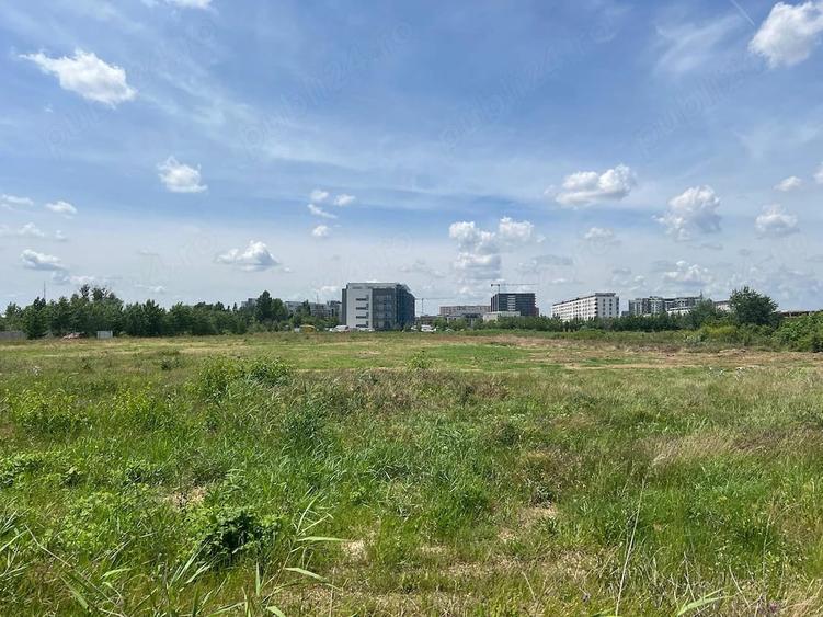 Teren de 23100 mp, în Central