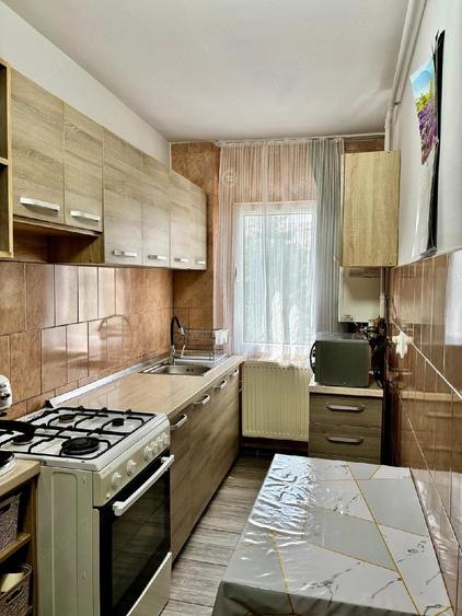 Apartament cu 3 camere semidecomandat în Central