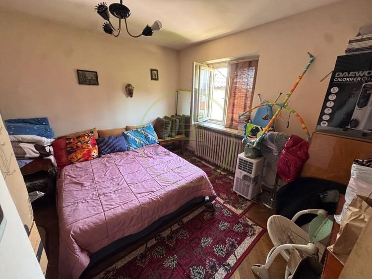 Casă individuală cu 5 camere cu Canalizare în Central