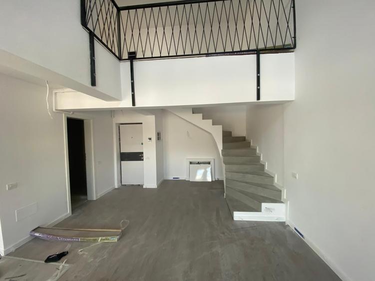 Penthouse cu 3 camere decomandat în Berceni