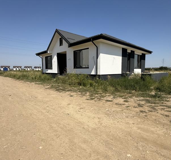 Casă individuală cu 4 camere cu Teren 400 Mp în Săbăreni