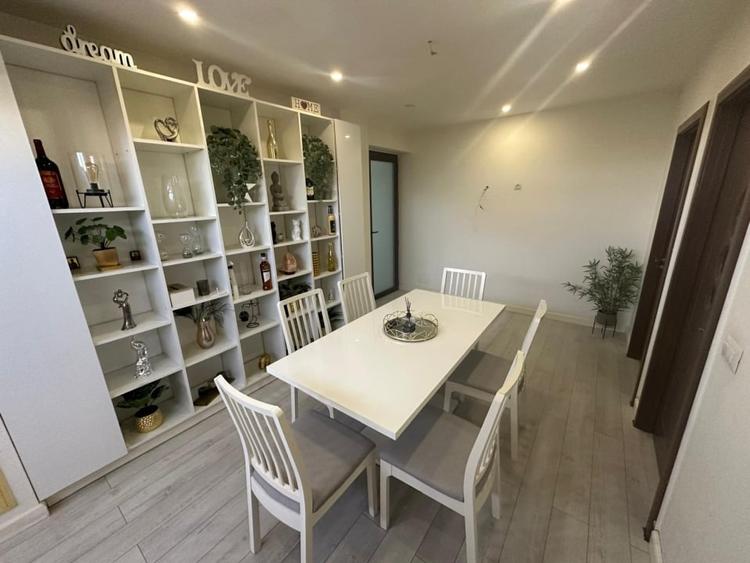 Apartament cu 3 camere decomandat, mobilat în Rovine