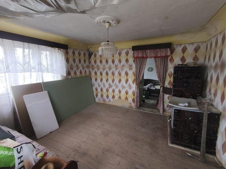 Casă cu 3 camere în Ceanu Mic