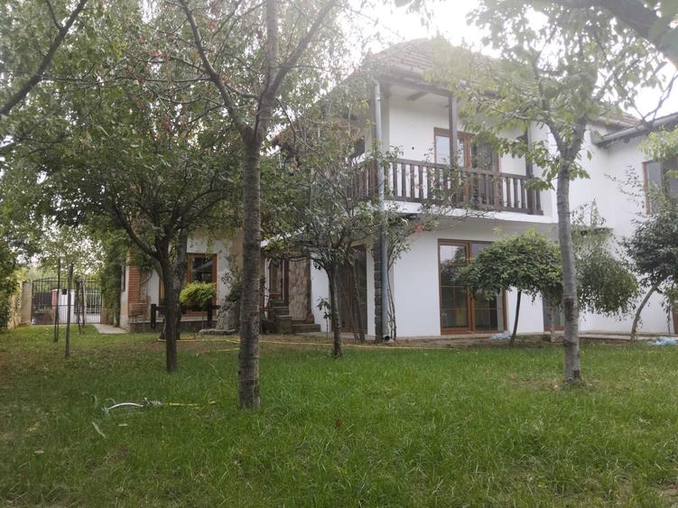 Casă cu 4 camere în Grădiște