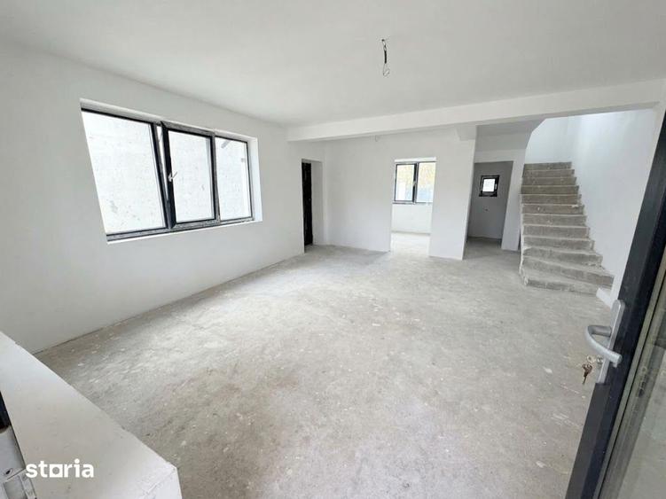 Casă cu 5 camere cu Teren 158 Mp în Glina