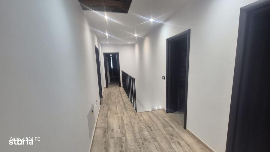 Casă cu 4 camere în Bistrița