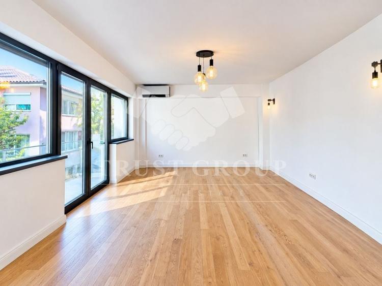 Apartament cu 3 camere decomandat în Polonă