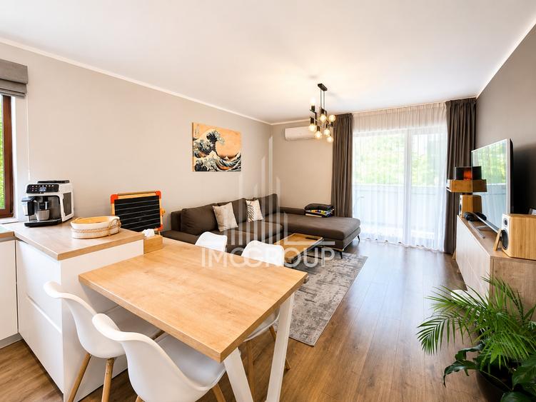 Apartament cu 3 camere semidecomandat, mobilat în Europa