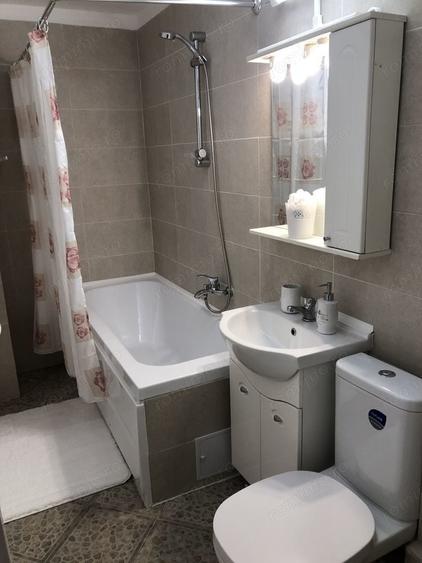 Apartament cu 3 camere decomandat în Nerva Traian