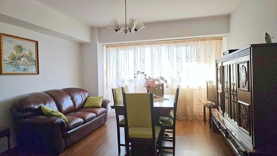 Apartament cu 3 camere decomandat în Colentina