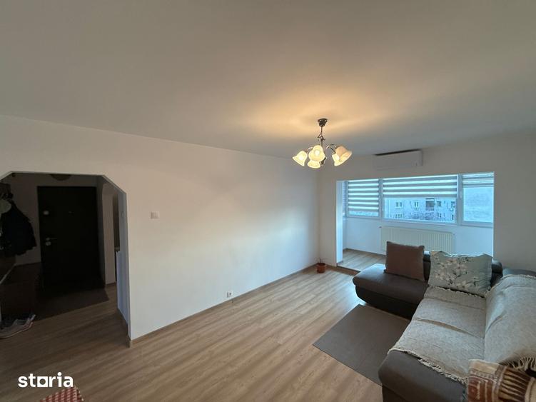 Apartament cu 3 camere în Decebal