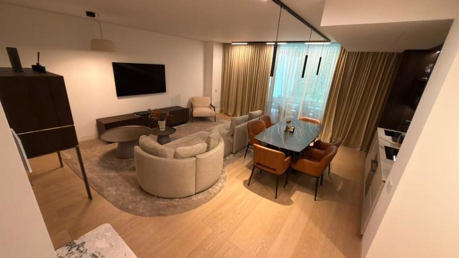 Apartament cu 4 camere semidecomandat în Dorobanți