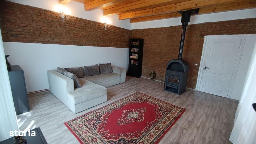 Casă cu 3 camere cu Teren 2135 Mp în Petrești