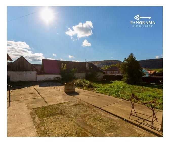 Casă individuală cu 8 camere cu Canalizare în Saschiz