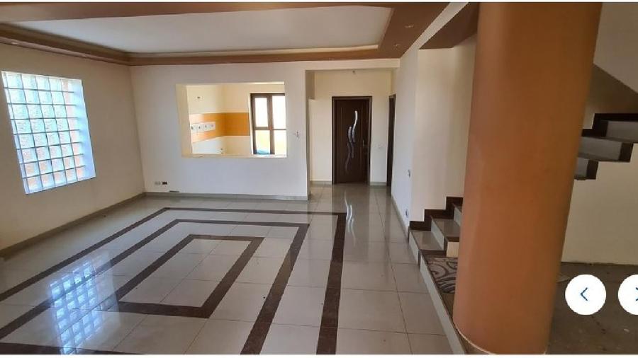 Casă individuală cu 6 camere în Central