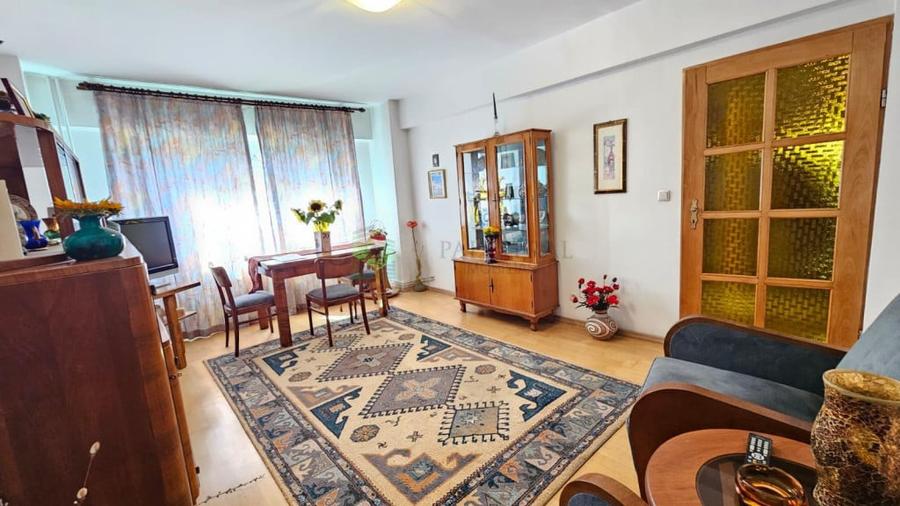 Apartament cu 3 camere decomandat în Centrul Civic