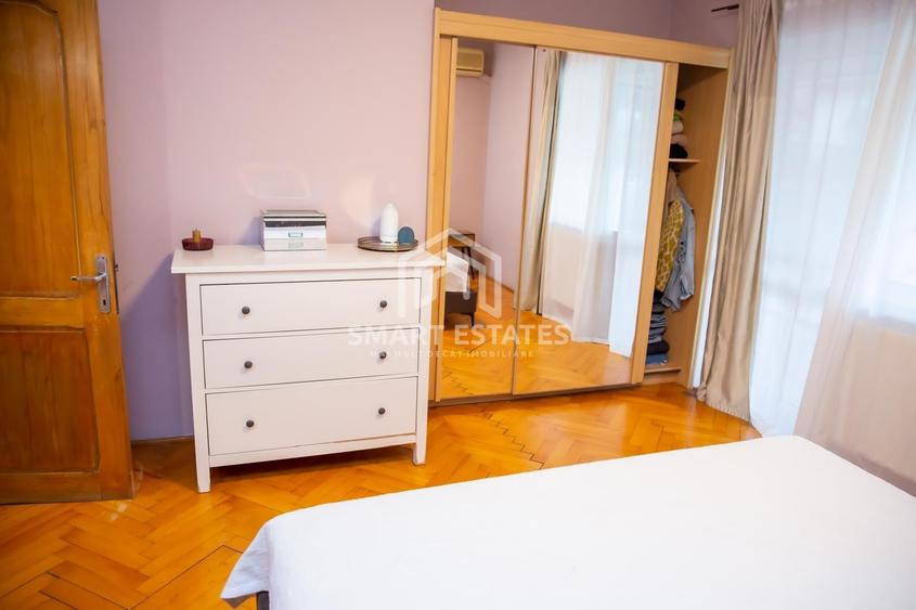 Casă individuală cu 8 camere cu Garaj în Băneasa