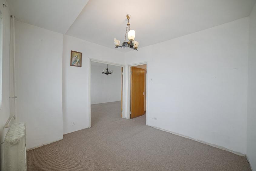 Apartament cu 4 camere decomandat în Colentina