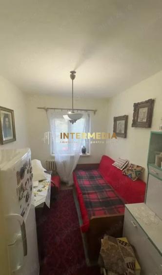 Apartament cu 3 camere nedecomandat, mobilat în Cetate